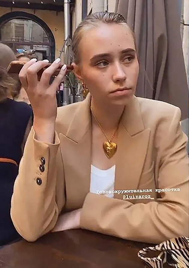 si-go-smenila-prezimeto-i-pobegnala-vo-pariz-koja-e-tajnata-kjerka-na-vladimir-putin-.JPG