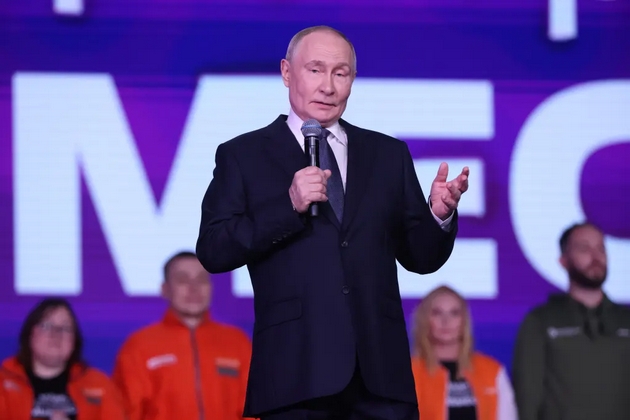 si-go-smenila-prezimeto-i-pobegnala-vo-pariz-koja-e-tajnata-kjerka-na-vladimir-putin-10.JPG