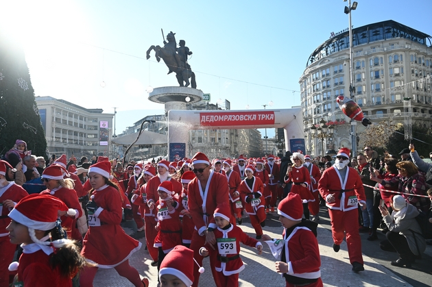 skopje-se-podgotvuva-za-najveselata-praznichna-dedomrazovska-trka-02.JPG
