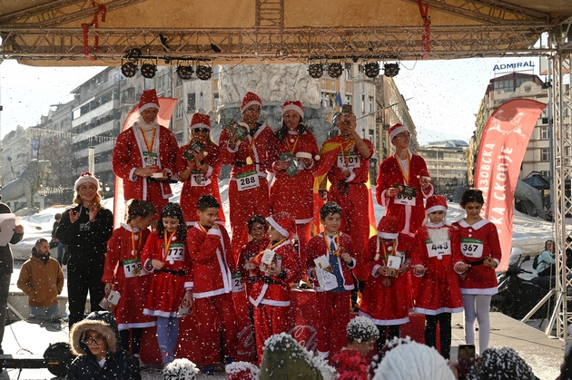skopje-se-podgotvuva-za-najveselata-praznichna-dedomrazovska-trka-03.JPG