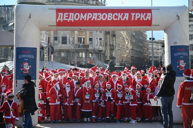 skopje-se-podgotvuva-za-najveselata-praznichna-dedomrazovska-trka091.JPG