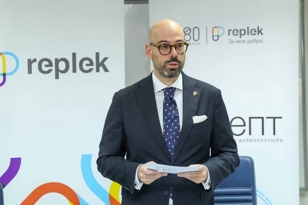 vlog-vo-idninata-na-farmacijata-na-svojot-80-godishen-jubilej-replek-donirashe-milion-denari-za-modernizacija-na-farmacevtskiot-fakul_4.JPG