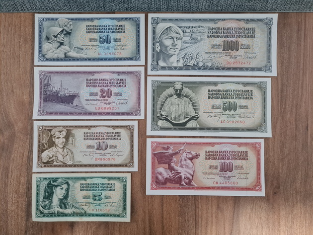 aleksandar-od-gostivar-ima-nad-25-000-kamchinja-i-kolekcija-od-stari-predmeti-sobiram-telefoni-moneti-ova-e-skapo-hobi-14.jpg