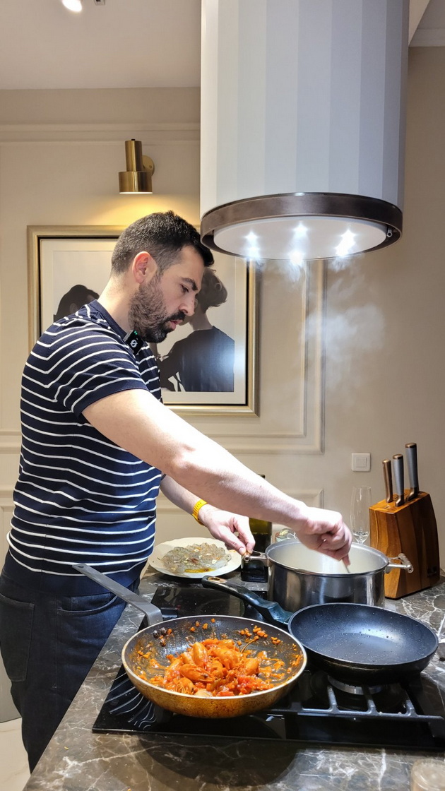 bevme-na-vechera-kaj-pavle-kamiloski-testenini-so-rakchinja-mi-se-specijalitet-talentot-za-gotvenje-go-naslediv-od-majka-mi-17.jpg