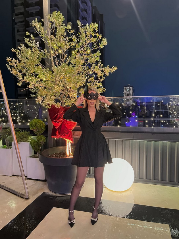 marjana-stanojkovska-vo-gol-fustan-agnesa-vo-vpechatlivi-sandali-shto-oblekoa-gostite-na-influencer-awards-2025-05.jpg