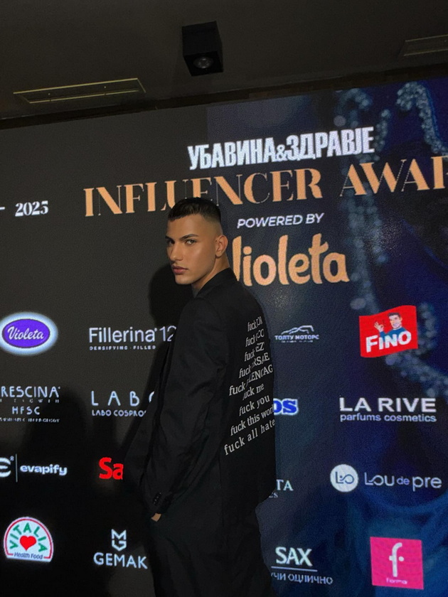 marjana-stanojkovska-vo-gol-fustan-agnesa-vo-vpechatlivi-sandali-shto-oblekoa-gostite-na-influencer-awards-2025-07.jpg