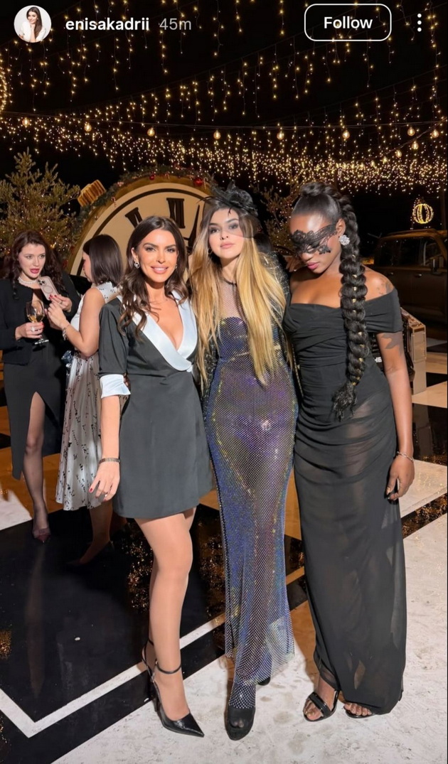 marjana-stanojkovska-vo-gol-fustan-agnesa-vo-vpechatlivi-sandali-shto-oblekoa-gostite-na-influencer-awards-2025-12.jpg
