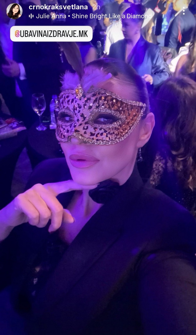 marjana-stanojkovska-vo-gol-fustan-agnesa-vo-vpechatlivi-sandali-shto-oblekoa-gostite-na-influencer-awards-2025-29.jpg