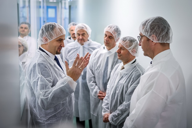 pushtena-vo-upotreba-novata-mikrobioloshka-laboratorija-za-kvalitet-na-alkaloid-pri-oficijalnata-poseta-na-vladina-delegacija-na-kompanijata-06.jpg