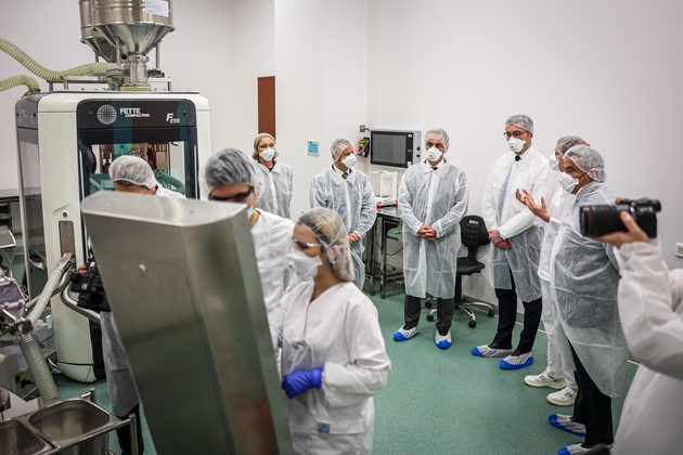pushtena-vo-upotreba-novata-mikrobioloshka-laboratorija-za-kvalitet-na-alkaloid-pri-oficijalnata-poseta-na-vladina-delegacija-na-kompanijata-07.jpg