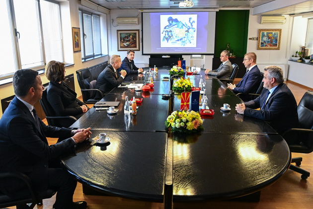 pushtena-vo-upotreba-novata-mikrobioloshka-laboratorija-za-kvalitet-na-alkaloid-pri-oficijalnata-poseta-na-vladina-delegacija-na-kompanijata-11.jpg