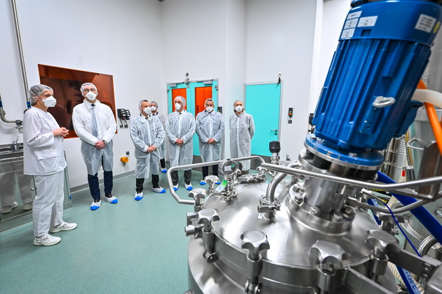 pushtena-vo-upotreba-novata-mikrobioloshka-laboratorija-za-kvalitet-na-alkaloid-pri-oficijalnata-poseta-na-vladina-delegacija-na-kompanijata-14.jpg