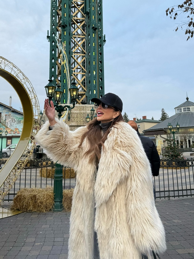 sinot-na-severina-so-prada-kapche-od-500-na-bozhikjen-market-vo-viena-pejachkata-vo-raskoshna-bunda-se-vozi-na-ringishpil-20.jpg