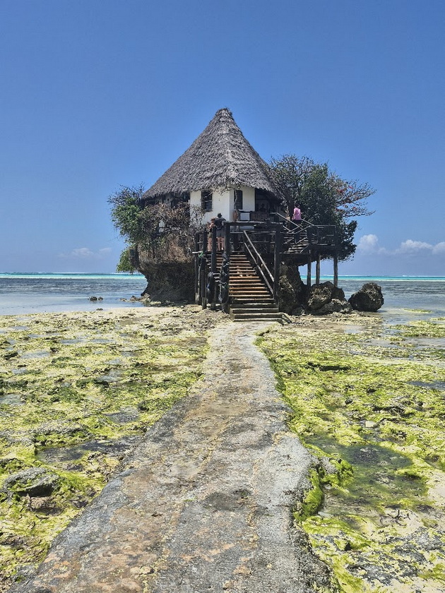 tanja-atanasovska-za-patuvanjeto-vo-zanzibar-lokalcite-me-vikaa-shakira-masaite-i-denes-zhiveat-vo-kukji-od-kal-04.jpg
