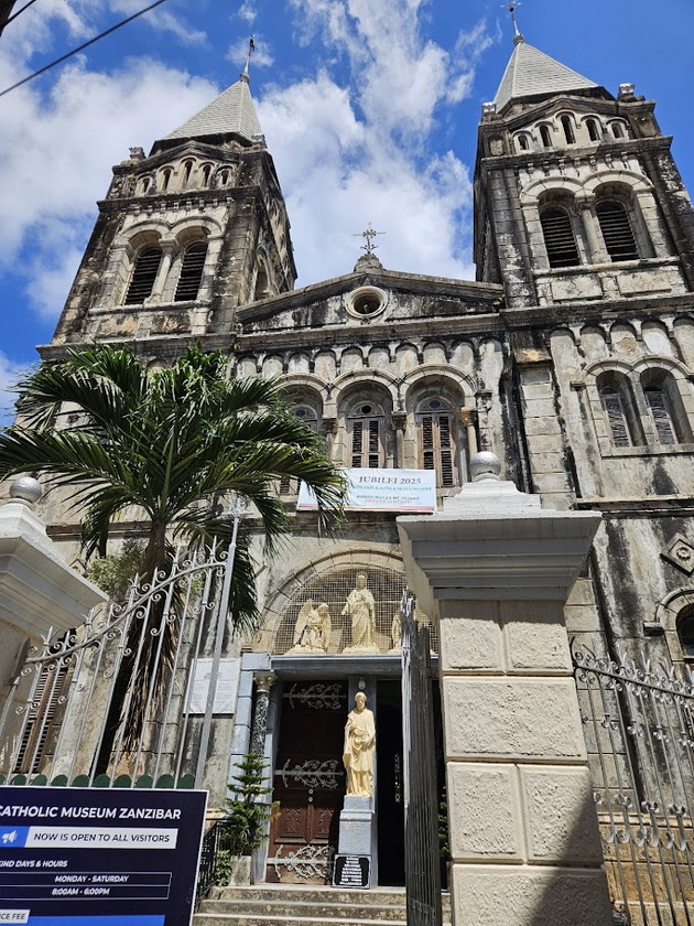 tanja-atanasovska-za-patuvanjeto-vo-zanzibar-lokalcite-me-vikaa-shakira-masaite-i-denes-zhiveat-vo-kukji-od-kal-45.jpg