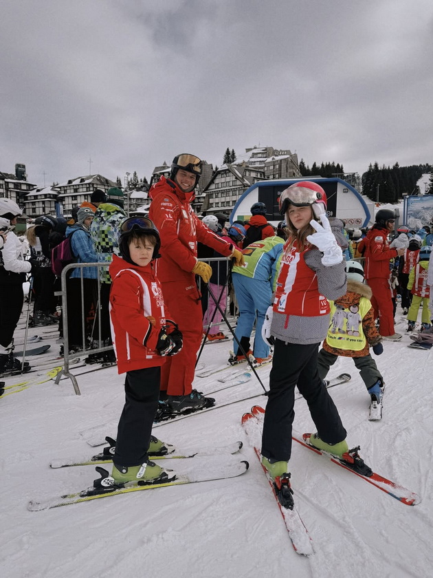 pozira-vo-bikini-uzhiva-so-decata-tamara-na-snezhna-idila-vo-kopaonik-po-viralnoto-video-za-singl-majka-13.jpg