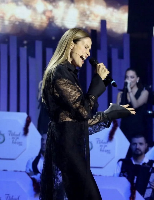 gocheva-izdominira-so-stajling-so-tantela-kako-del-od-zhirito-na-nikad-nije-kasno-04.jpg