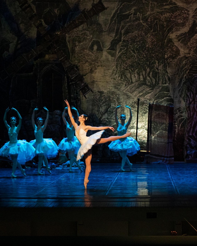 hristina-mitrashinovikj-nasha-balerina-za-crnobelo-10-prichini-zoshto-si-ja-obozhavam-profesijata-03.jpeg