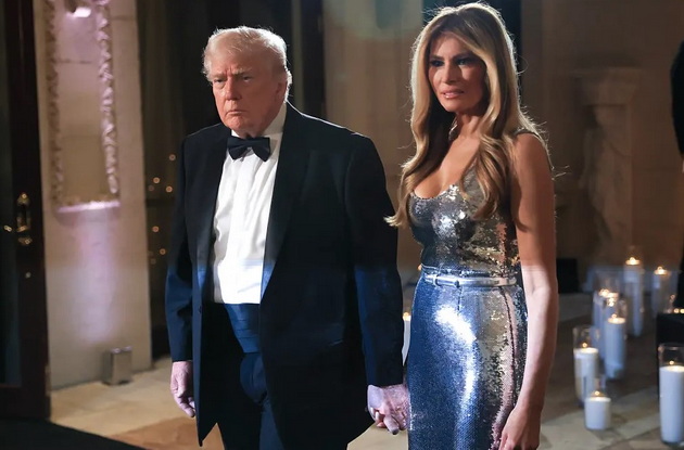 melanija-tramp-vo-svetkav-tesen-fustan-izdominira-kako-nekogash-fatena-za-raka-so-donald-tramp-05.jpg