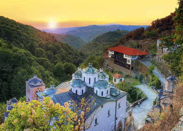 potresna-scena-od-kriva-palanka-stoeshe-5-godishno-devojche-na-studot-boso-po-vlechki-03.jpg