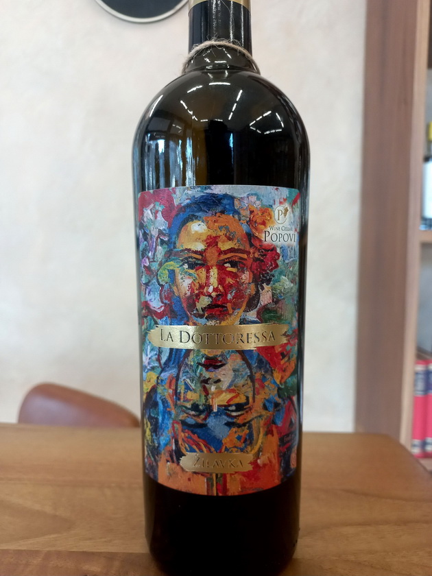 vinarija-popovi-so-novo-vino-i-nov-dizajn-na-etiketa-inspiriran-od-delo-na-slikarot-goran-boev-03.jpg