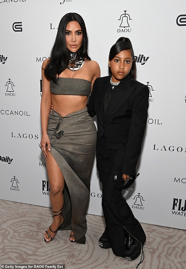 kim-kardashijan-povtorno-kritikuvana-za-kjerka-nort-ne-odi-na-uchilishte-doma-ja-ucham-kako-da-izgradi-brend-03.JPG