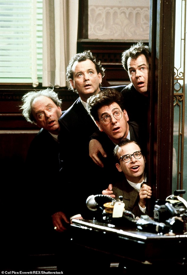 se-otkazha-od-uspeshnata-kariera-po-smrtta-na-soprugata-nikogash-ne-se-prezheni-se-sekjavate-li-na-akterot-rik-moranis-0.JPG