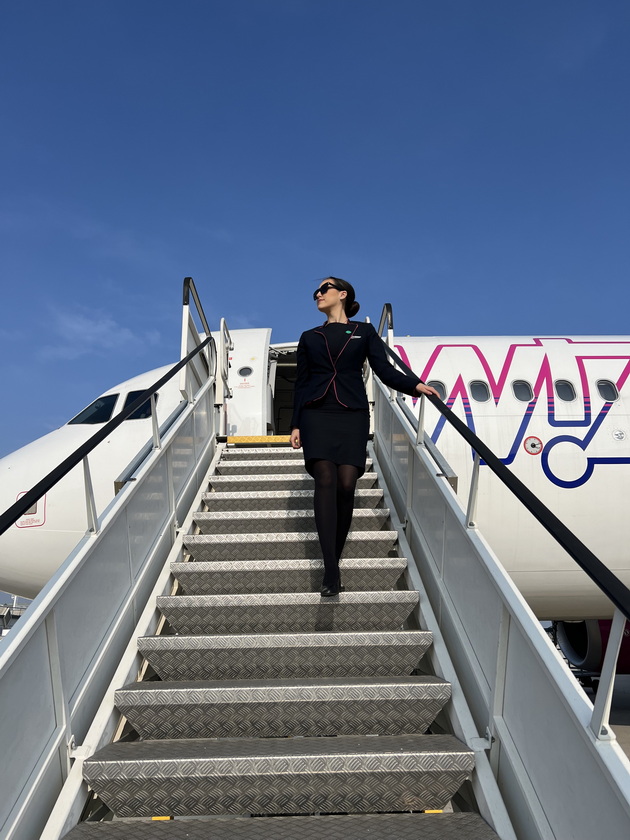 andrijana-od-skopje-e-stjuardesa-i-majka-na-2-deca-prisustvuvav-na-ragjanje-na-bebe-vo-avion-12.jpeg