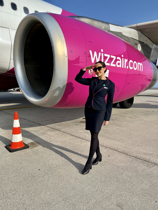 andrijana-od-skopje-e-stjuardesa-i-majka-na-2-deca-prisustvuvav-na-ragjanje-na-bebe-vo-avion-13.jpeg