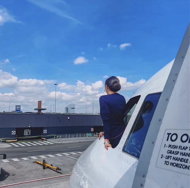 andrijana-od-skopje-e-stjuardesa-i-majka-na-2-deca-prisustvuvav-na-ragjanje-na-bebe-vo-avion-21.jpeg
