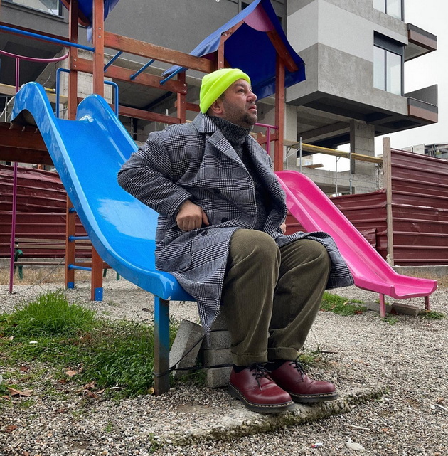 indog-e-mazh-so-alternativen-moden-stil-stilot-e-vkus-a-ne-budjet-imam-skapi-parchinja-bez-logoa-shto-vrishtat-03.jpg