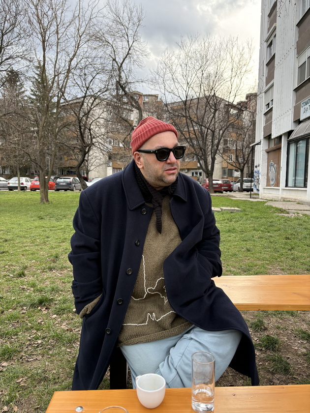 indog-e-mazh-so-alternativen-moden-stil-stilot-e-vkus-a-ne-budjet-imam-skapi-parchinja-bez-logoa-shto-vrishtat-15.jpg