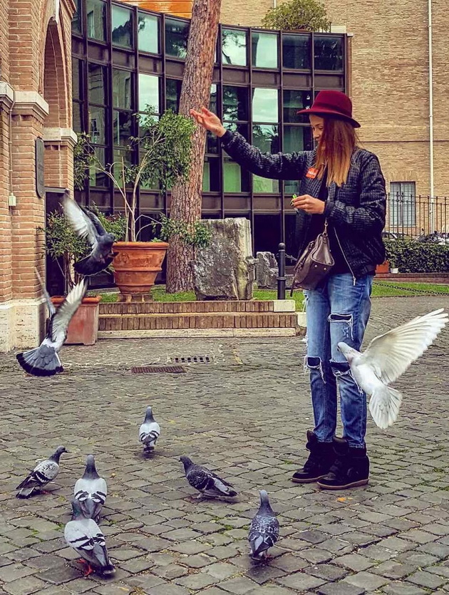 katarina-toples-na-plazha-karolina-prvi-fotki-so-soprugot-retro-fotki-od-2016-ta-se-trend-na-instagram-04.jpg