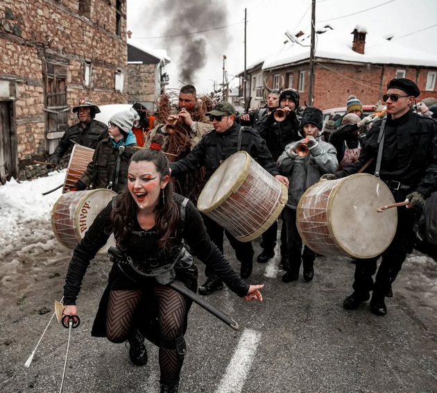 ledenata-betika-15-godini-uchestvuva-na-vevchanski-karneval-sama-gi-pravam-maskite-sum-se-vrakjala-od-laponija-za-karnevalot-02.jpg