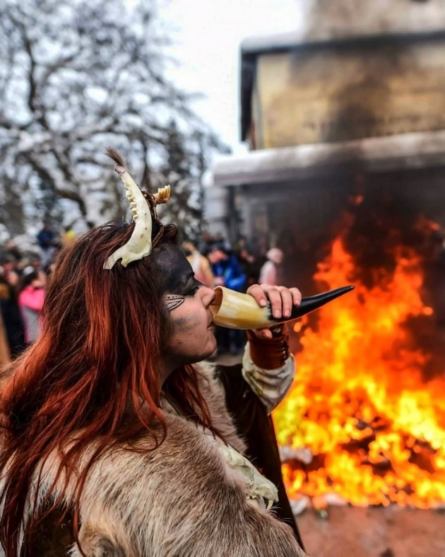 ledenata-betika-15-godini-uchestvuva-na-vevchanski-karneval-sama-gi-pravam-maskite-sum-se-vrakjala-od-laponija-za-karnevalot-05.jpg
