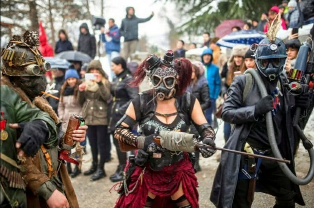 ledenata-betika-15-godini-uchestvuva-na-vevchanski-karneval-sama-gi-pravam-maskite-sum-se-vrakjala-od-laponija-za-karnevalot-11.jpg