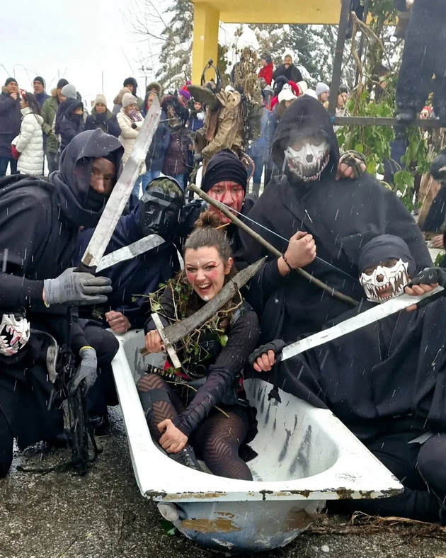 ledenata-betika-15-godini-uchestvuva-na-vevchanski-karneval-sama-gi-pravam-maskite-sum-se-vrakjala-od-laponija-za-karnevalot-13.jpg
