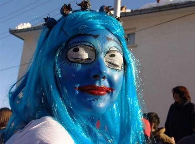 ledenata-betika-15-godini-uchestvuva-na-vevchanski-karneval-sama-gi-pravam-maskite-sum-se-vrakjala-od-laponija-za-karnevalot-24_copy.jpg