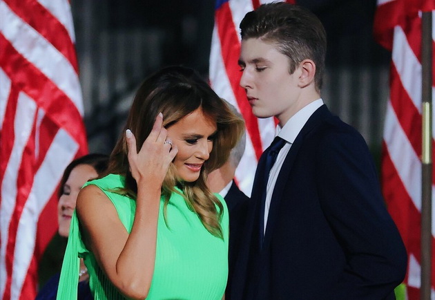 od-melanija-nauchi-slovenechki-mu-stavala-kremi-so-kavijar-koga-bil-dete-kako-zhivee-baron-tramp-03.jpg