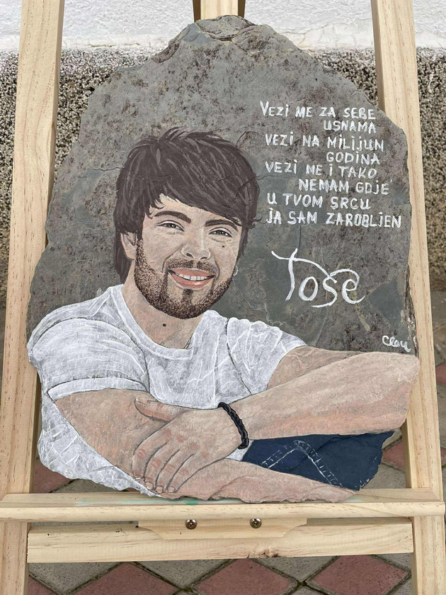 svetlana-od-krivogashtani-slika-portreti-so-kosa-ne-mislev-deka-e-neshto-posebno-dodeka-ne-se-vidov-na-instagram-kaj-novak-17.jpg