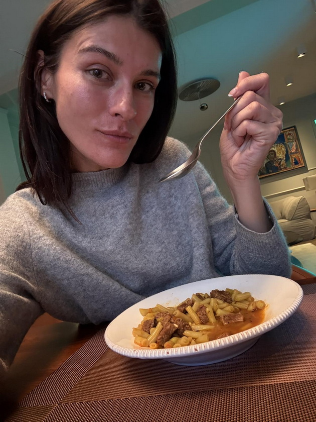 vo-kujna-so-katarina-ivanovska-recept-za-boranija-so-juneshko-mandja-shto-ja-obozhavaat-nejzinite-deca-04.jpg