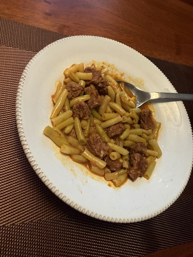vo-kujna-so-katarina-ivanovska-recept-za-boranija-so-juneshko-mandja-shto-ja-obozhavaat-nejzinite-deca-06.jpg