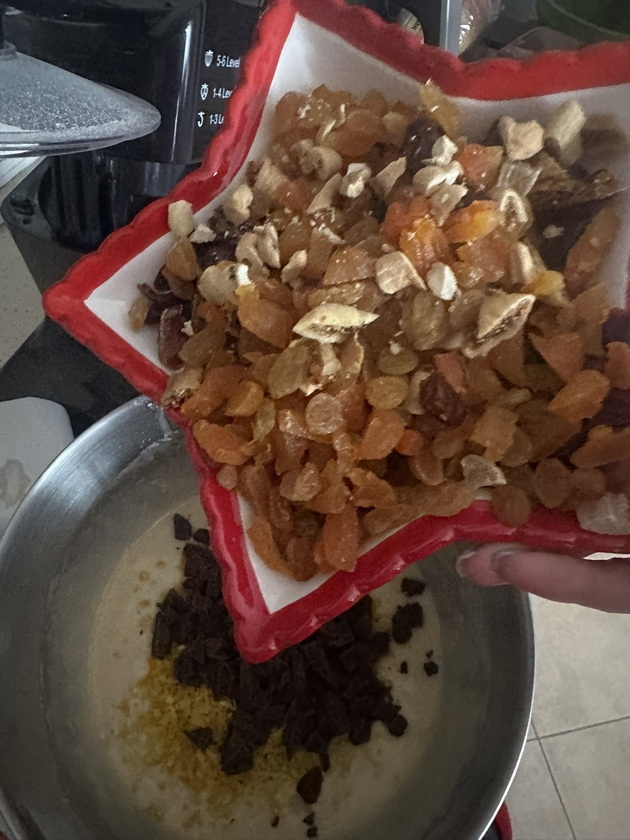 vo-kujna-so-simona-od-skopje-bozhikjen-kolach-so-suvo-ovoshje-06.jpg