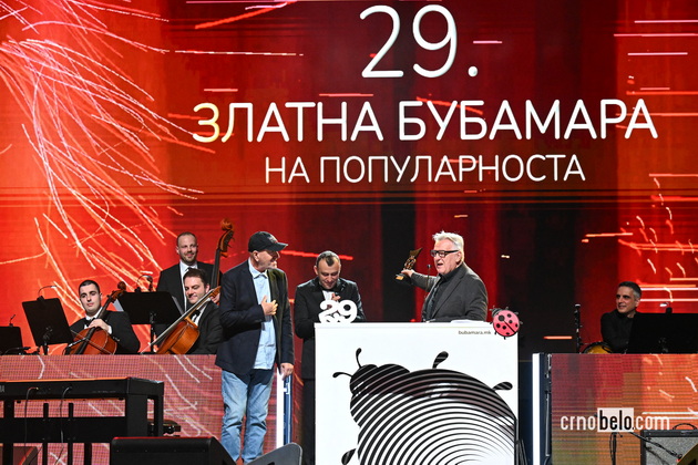 emotivni-momenti-na-zlatna-bubamara-26-djambazov-so-grutka-recitira-za-kochani-50.JPG