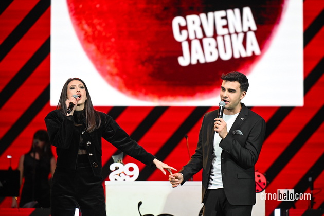 emotivni-momenti-na-zlatna-bubamara-26-djambazov-so-grutka-recitira-za-kochani-64.JPG