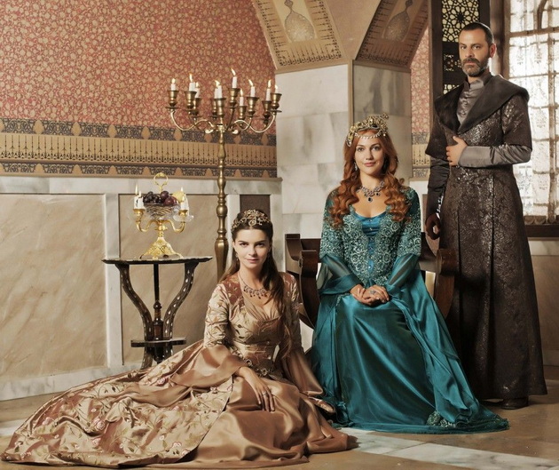 kako-izgleda-denes-akterkata-shto-ja-glumeshe-mihrimah-kjerkata-na-hurem-sultan-i-sulejman-velichestveniot-02.jpg