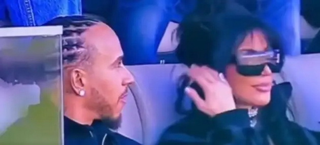 kim-kardashijan-i-luis-hamilton-zaedno-na-super-bowl-po-tajnata-romansa-prvpat-flertuvaat-vo-javnost-im-chitaat-od-usni-video.jpg