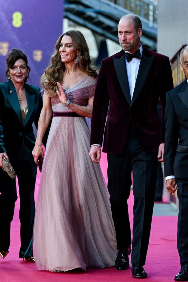 najvpechatlivite-parovi-na-bafta-nagradite-2026-vilijam-i-kejt-tenzichni-kajli-djener-vljubena-03.jpg
