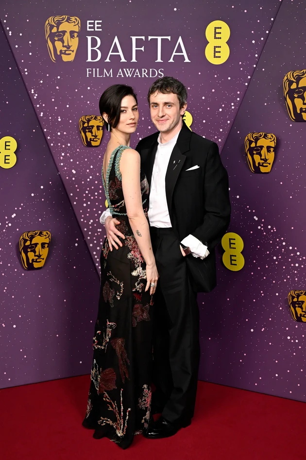 najvpechatlivite-parovi-na-bafta-nagradite-2026-vilijam-i-kejt-tenzichni-kajli-djener-vljubena-05.jpg