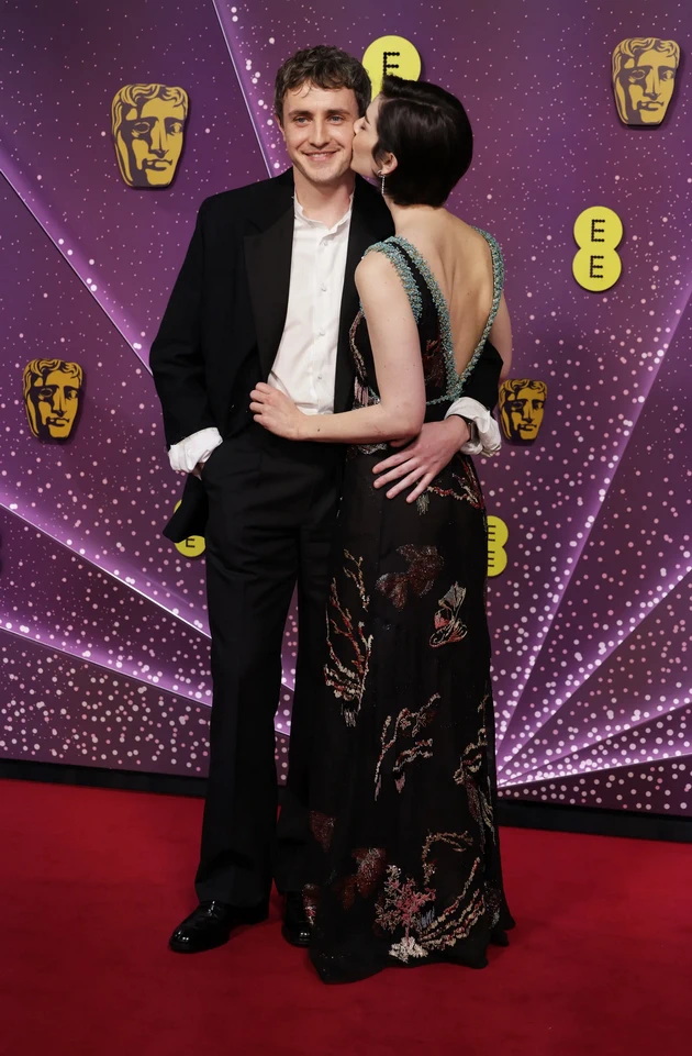 najvpechatlivite-parovi-na-bafta-nagradite-2026-vilijam-i-kejt-tenzichni-kajli-djener-vljubena-06.jpg